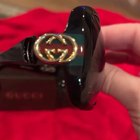 Gucci Glossy Black Sunglasses - Picture 2 of 4